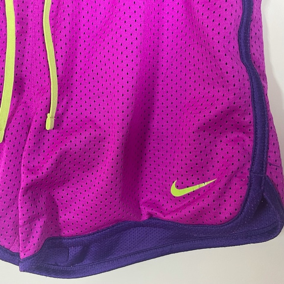 Nike, médium but more like a small - Picture 2 of 5